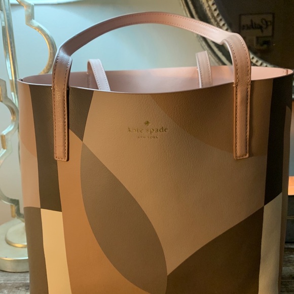 SOLD! Kate Spade reversible tote bag - Picture 4 of 5